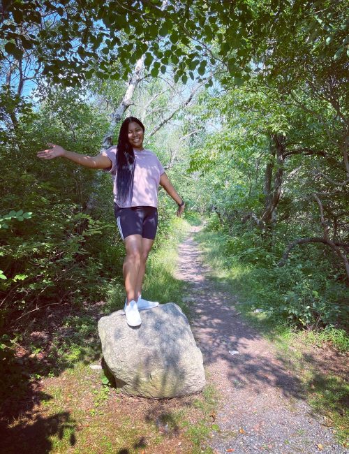 hiking-rock-stand